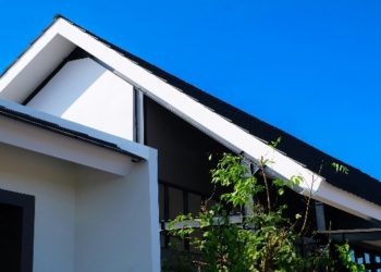 Maximizing Curb Appeal: How a New Roof Can Transform Your Home