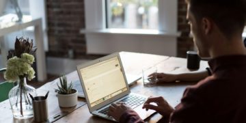 How to Celebrate Milestones from Afar: The Rise of Digital Gifting in the UK