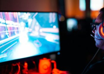 Best CS2 Skins in Gray and White