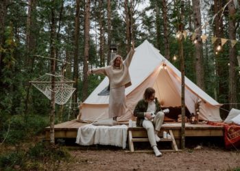 How Luxury Glamping Combines Comfort with Adventure