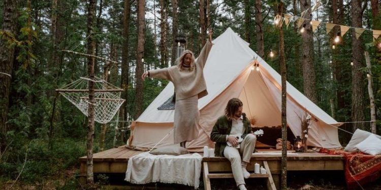 How Luxury Glamping Combines Comfort with Adventure