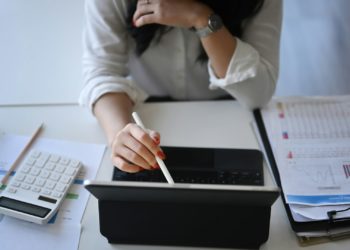 Financial Literacy and Artificial Intelligence – A Psychologist’s Perspective