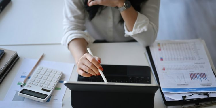 Financial Literacy and Artificial Intelligence – A Psychologist’s Perspective