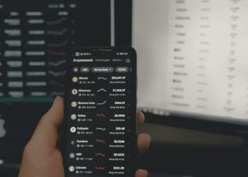 Why FOMO Still Drives the Crypto Crowd