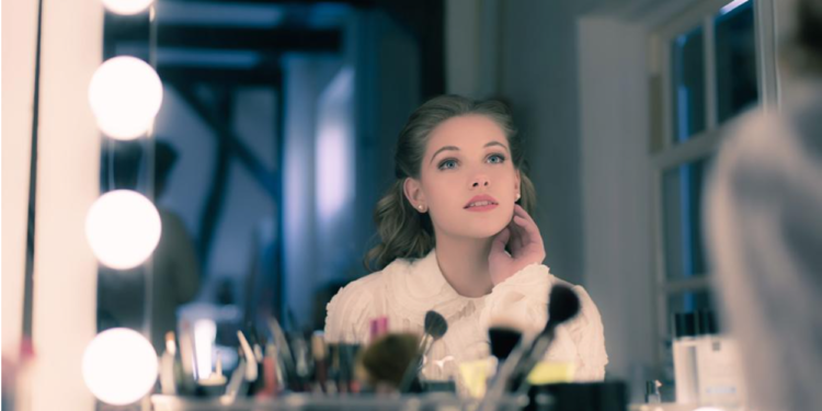 Hollywood Vanity Mirror: A Stylish Upgrade for Everyday Beauty