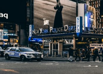 Nasdaq Pushes Higher Amidst Economic Ambiguity