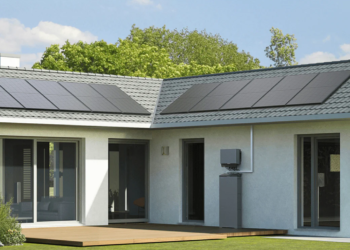 How Solar Battery Storage Can Help During Peak Energy Demand Times