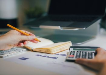 Visual guide on starting a business plan, highlighting key accounting and finance elements for new entrepreneurs.