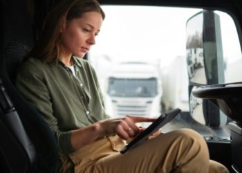 Top Benefits of Fleet Vehicle Tracking for Businesses in 2025