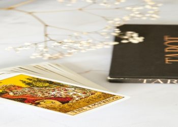 The Rise of Online Yes or No Tarot Readings: Fast Answers in a Digital World