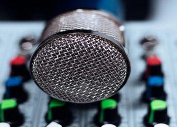 How AI Voice Dubbing Is Transforming Global News Broadcasting