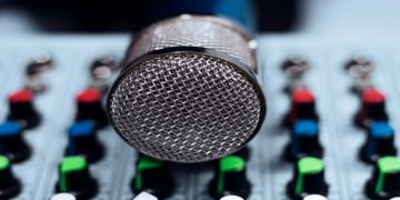 How AI Voice Dubbing Is Transforming Global News Broadcasting