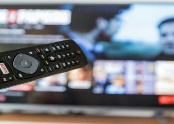 How to Choose the Best IPTV Set-Top Box for Seamless Streaming? 