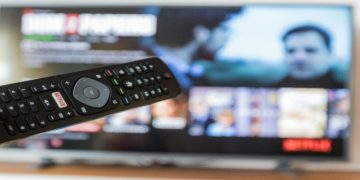 How to Choose the Best IPTV Set-Top Box for Seamless Streaming? 