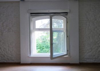 The Impact of Window Replacements on Indoor Light Quality and Home Ambiance