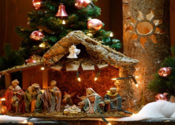 Traditional Christmas nativity scene displayed with festive lights and decorations, symbolising Britain’s Christian heritage amid modern debates about immigration, cultural change, and public expressions of Christmas traditions.