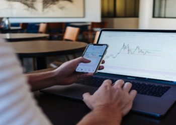 Managing Risk When Buying and Selling Used Vehicle Stock