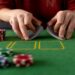 The Shuffle Science in Casino: Why Manual vs. Machine Dealing Changes the Vibe