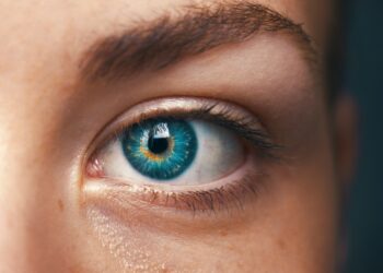 Coloured Contact Lenses: Safety, Types & Styles