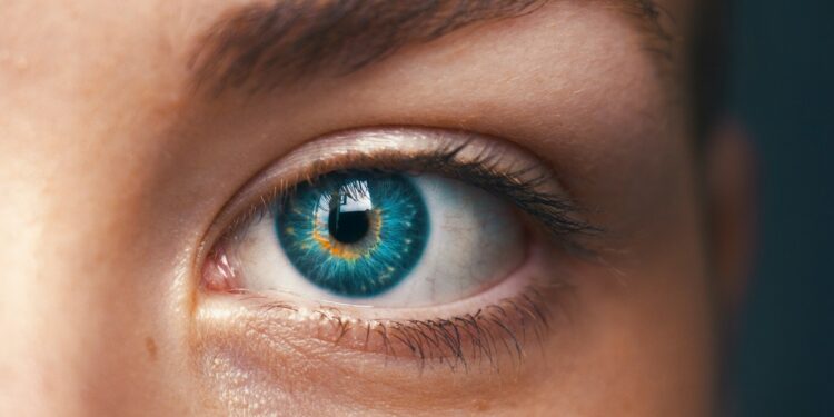 Coloured Contact Lenses: Safety, Types & Styles