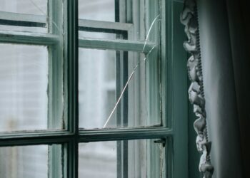 Why Every UK Homeowner Should Know About Emergency Glazing Services