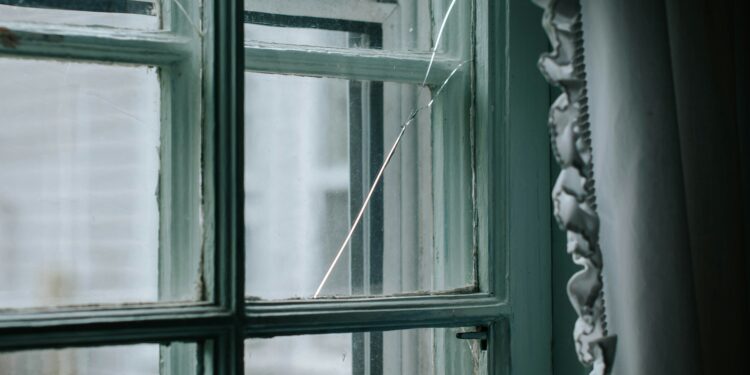 Why Every UK Homeowner Should Know About Emergency Glazing Services
