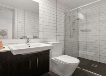 The Complete Guide to Choosing Bathroom Floor Tiles for Style, Safety and Longevity