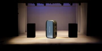 Digitizing Mixed-Material Objects With a Handheld 3D Scanner