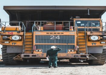 Advance Your Career with Mining Leadership and Heavy Vehicle Training