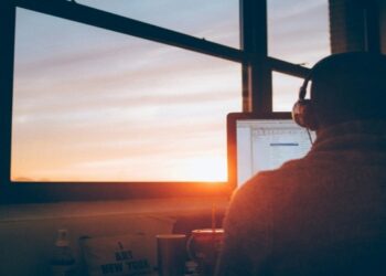 Why “Low-Attention” Income Is Becoming More Popular