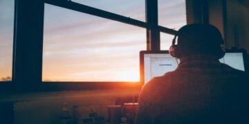 Why “Low-Attention” Income Is Becoming More Popular