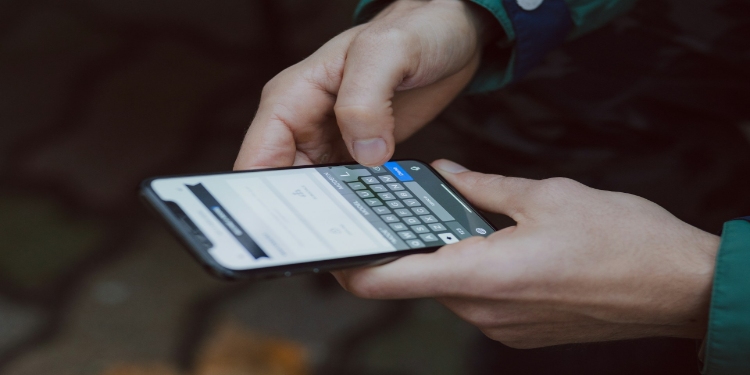 Adapting to Business Messaging in the Smartphone Age