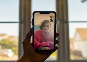 Why Video Chat Apps Are Seeing a Surge in Users Across the UK