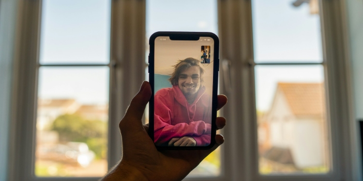 Why Video Chat Apps Are Seeing a Surge in Users Across the UK