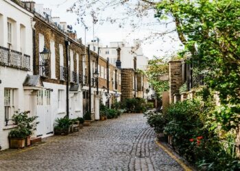 Why Businesses Need Experienced Property Consultants in London 