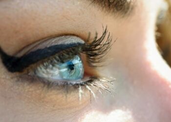 Coloured Contact Lenses: Safety, Types & Styles