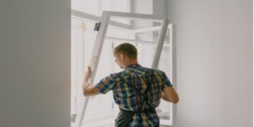 What to Expect from a Professional Glazing Maintenance Visit
