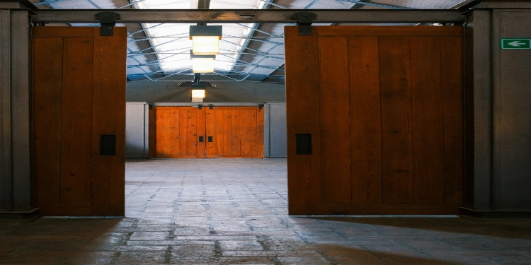 How to Transform Your Open-Plan Living Space Using Barn Doors as Stylish Room Dividers