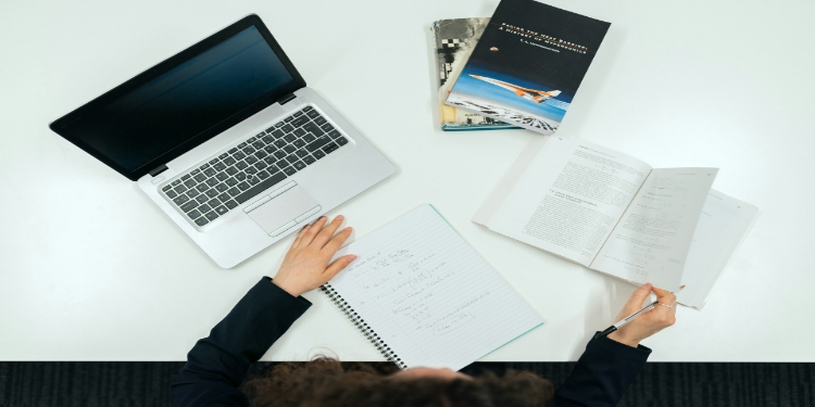 How Technology Helps Modern Businesses Stay Efficient and Compliant