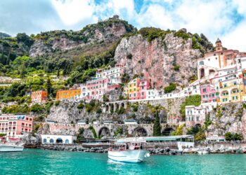 What Are the Best Romantic Accommodations in Positano for Couples Visiting the Amalfi Coast?