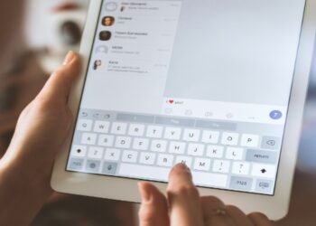 How a Group Chat Screenshot Becomes Tomorrow’s App Download