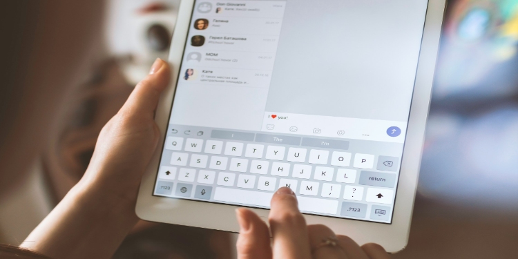 How a Group Chat Screenshot Becomes Tomorrow’s App Download