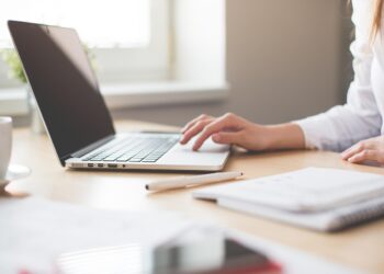 Online vs. In-Person Experiences: Which Is Better?