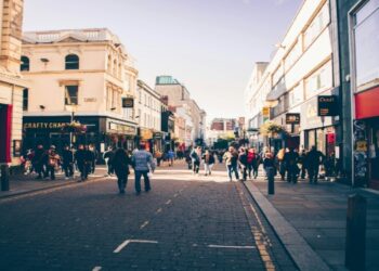 Why UK Businesses Are Shifting Call Centres to the Cloud