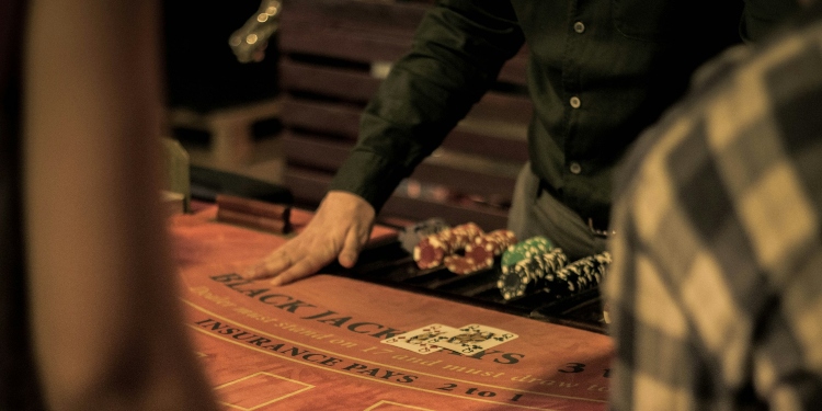 Blackjack with Surrender: What Is the Appeal Online?