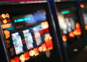 High Volatility vs. Low Volatility: Are You a Thrill Seeker or a Steady Roller?