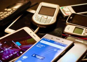 Why So Many of Us Are Keeping a Drawer Full of Old Phones