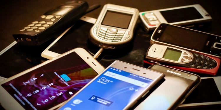 Why So Many of Us Are Keeping a Drawer Full of Old Phones